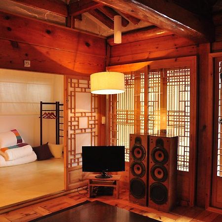 Hueahn Hanok Guesthouse Seoul Exterior photo